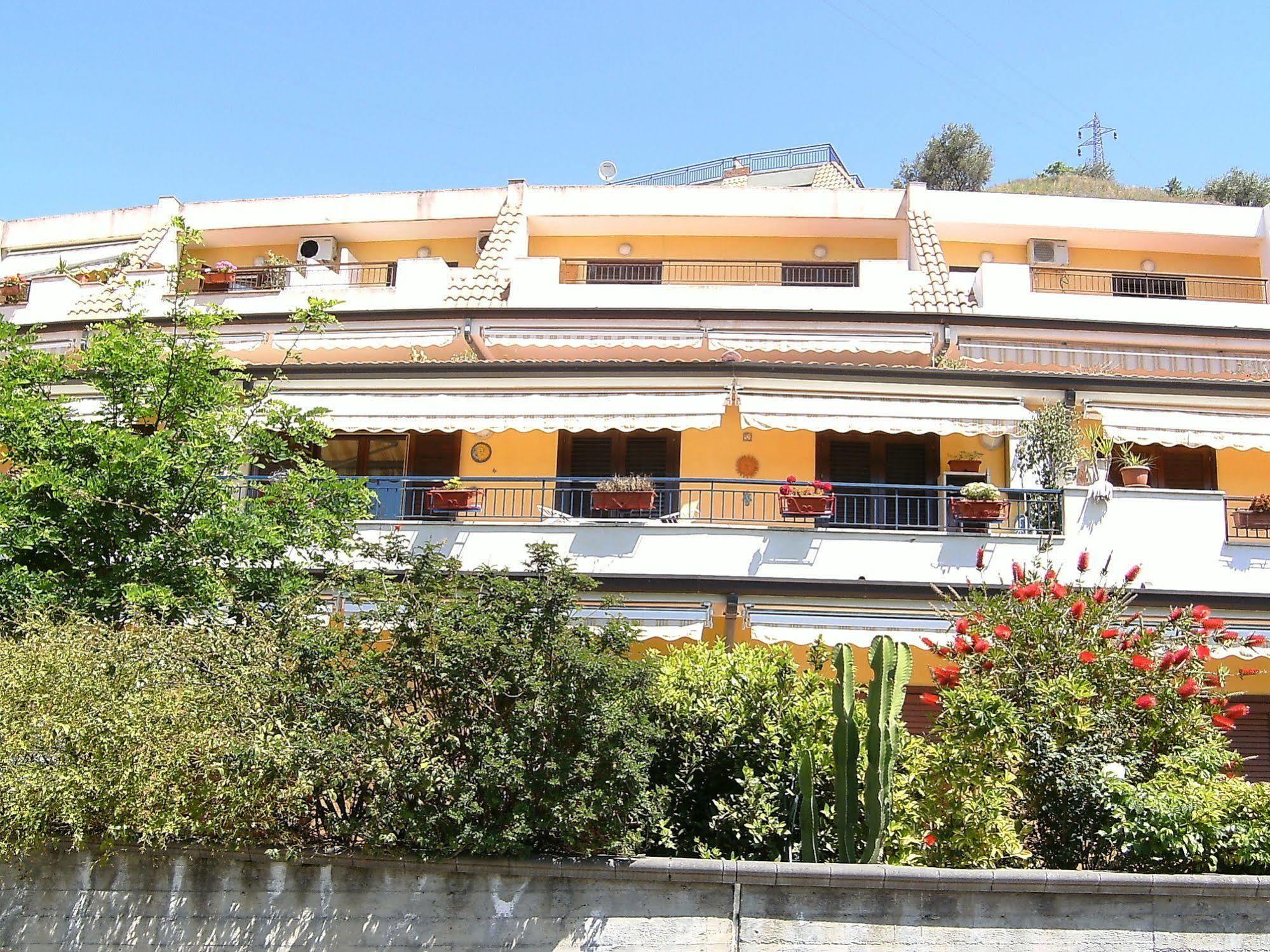 לטויאני Casa Vacanza Da Rosa מראה חיצוני תמונה
